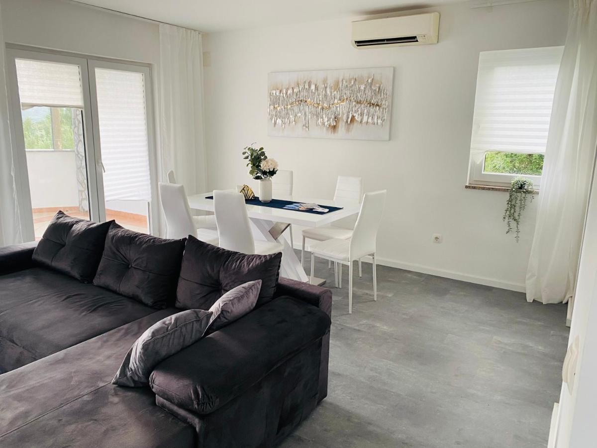 Apartmani Adriana Lakmartin Buitenkant foto