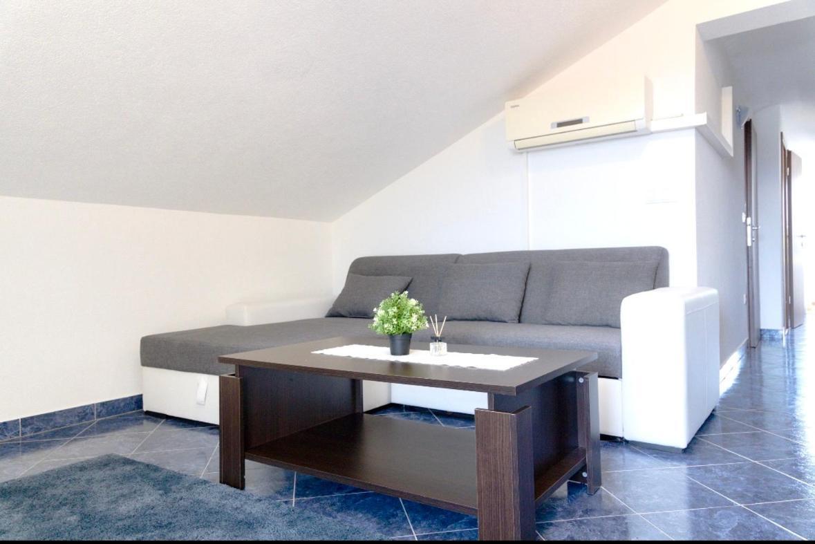 Apartmani Adriana Lakmartin Buitenkant foto