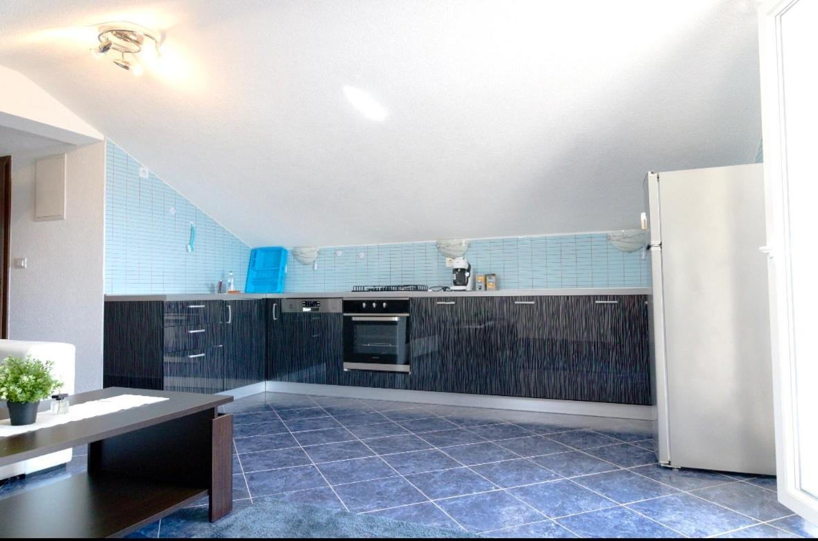 Apartmani Adriana Lakmartin Buitenkant foto