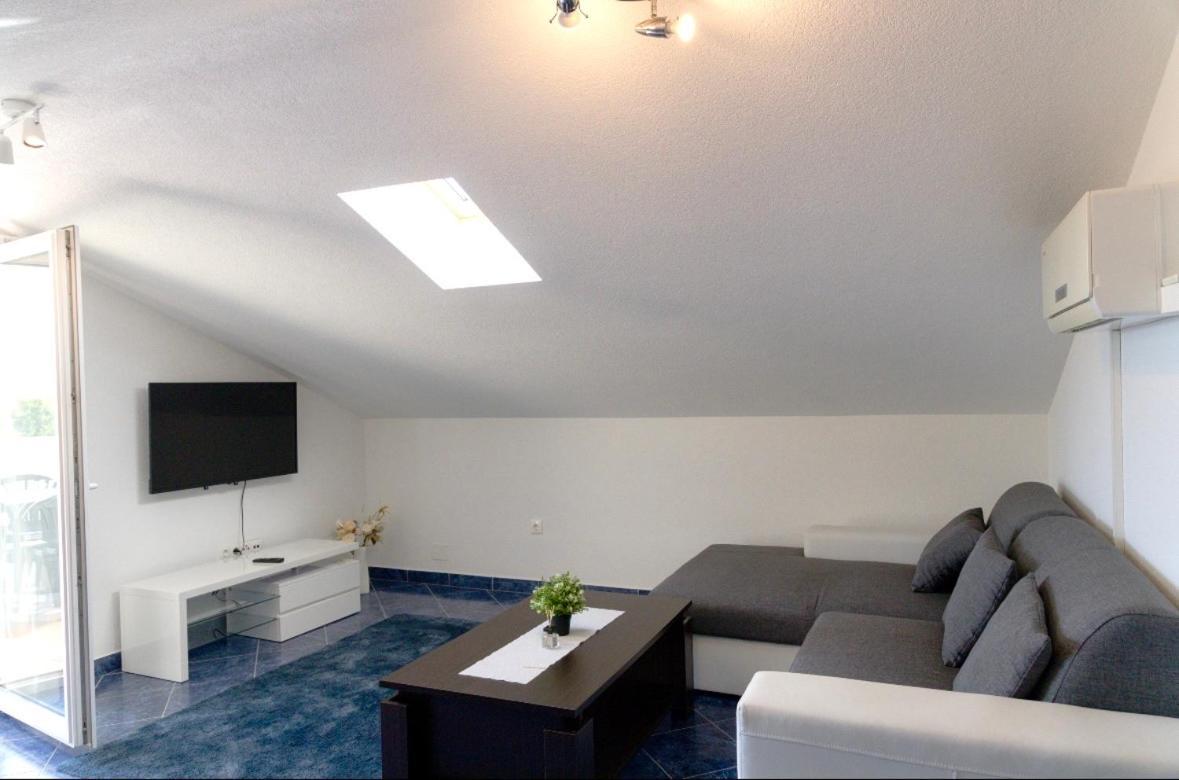 Apartmani Adriana Lakmartin Buitenkant foto